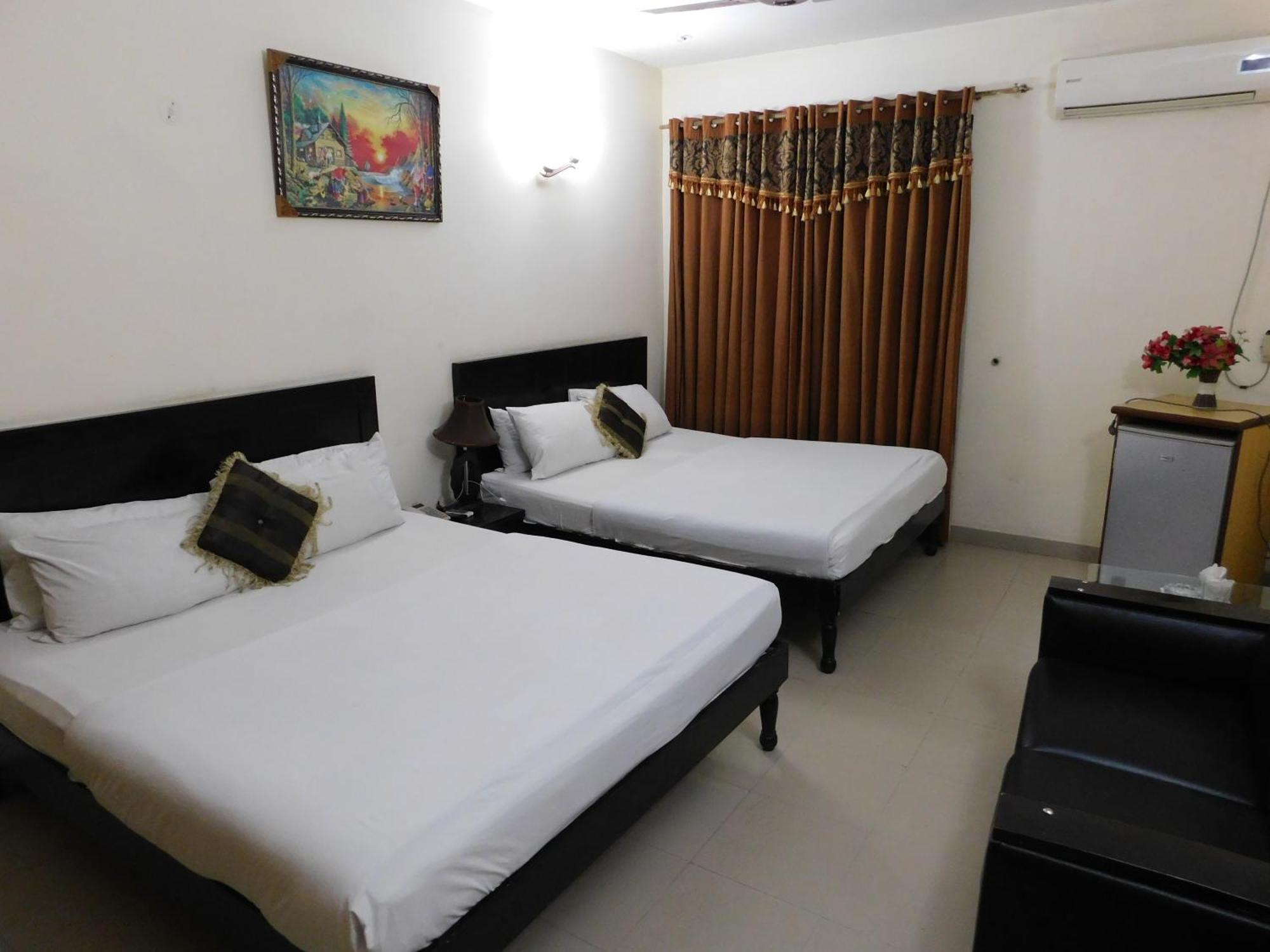 Hotel Tourist Inn Lahore Bagian luar foto