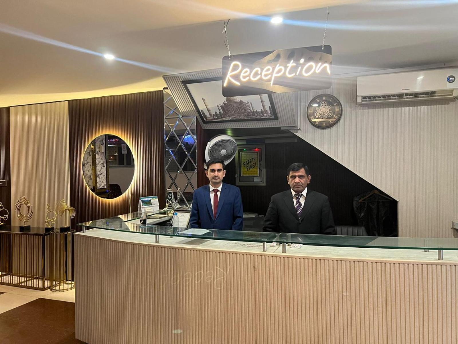 Hotel Tourist Inn Lahore Bagian luar foto