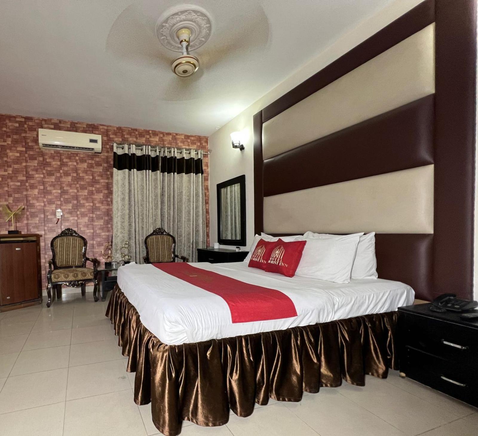Hotel Tourist Inn Lahore Bagian luar foto