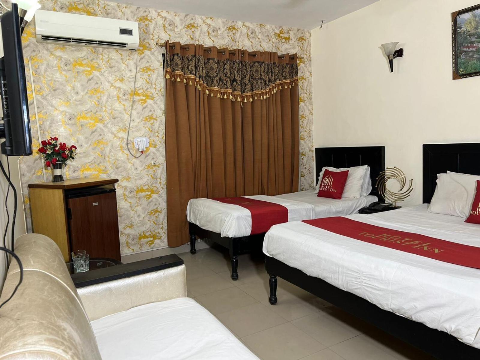 Hotel Tourist Inn Lahore Bagian luar foto
