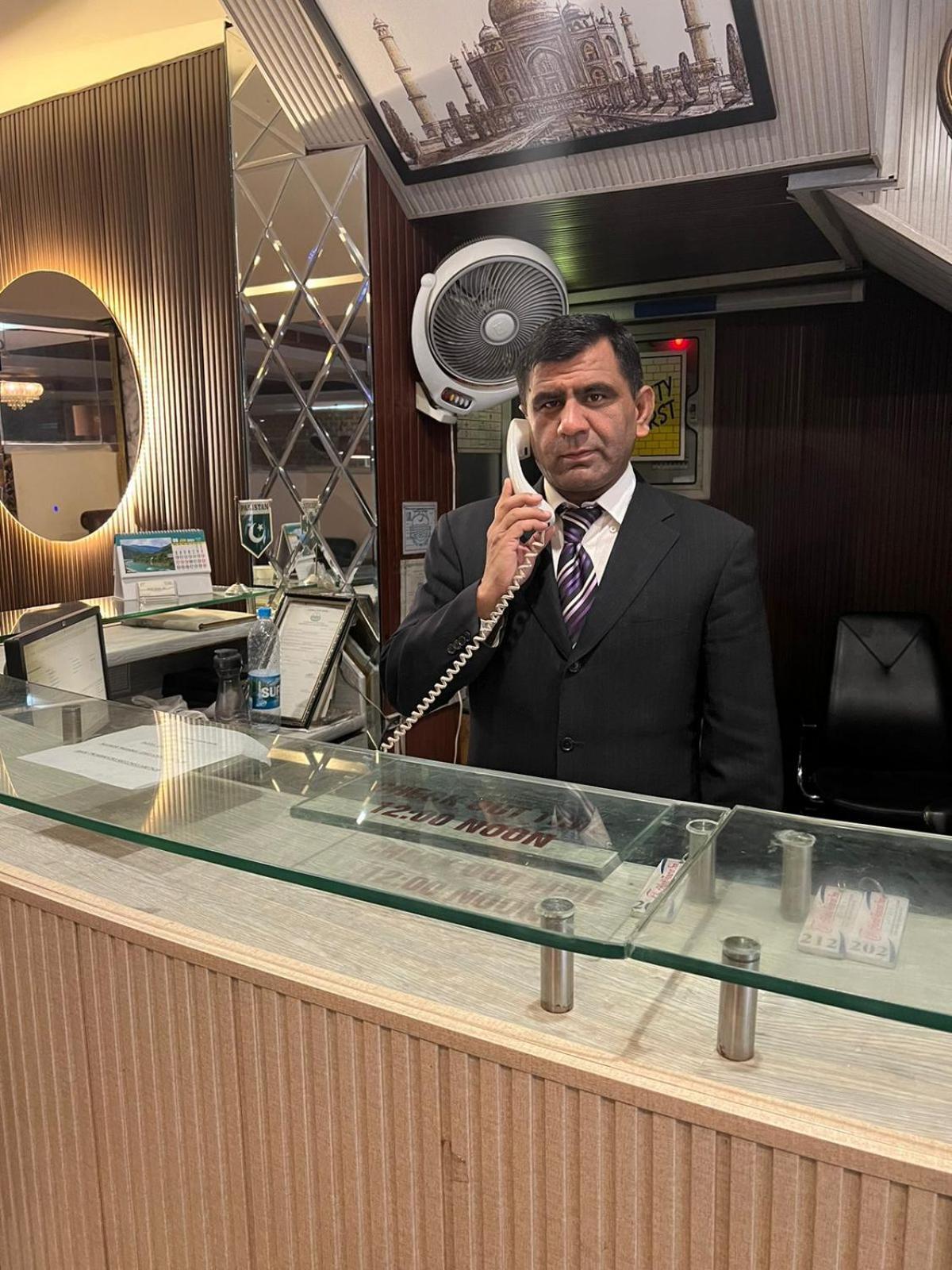 Hotel Tourist Inn Lahore Bagian luar foto