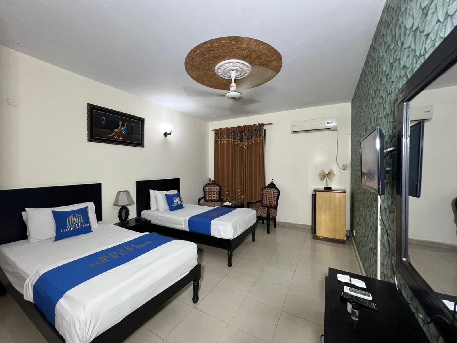 Hotel Tourist Inn Lahore Bagian luar foto